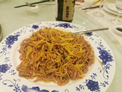芹黄鹌鹑丝-梅龙镇酒家(南京西路总店)