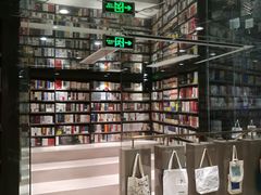 -钟书阁(群光广场店)