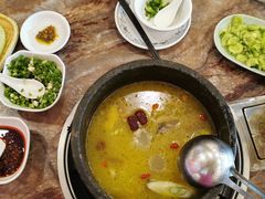 -鲁朗纳麦石锅鸡庄园