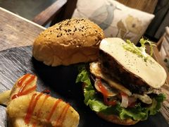 -HIGH FIVE哈福手工汉堡(桂林路店)