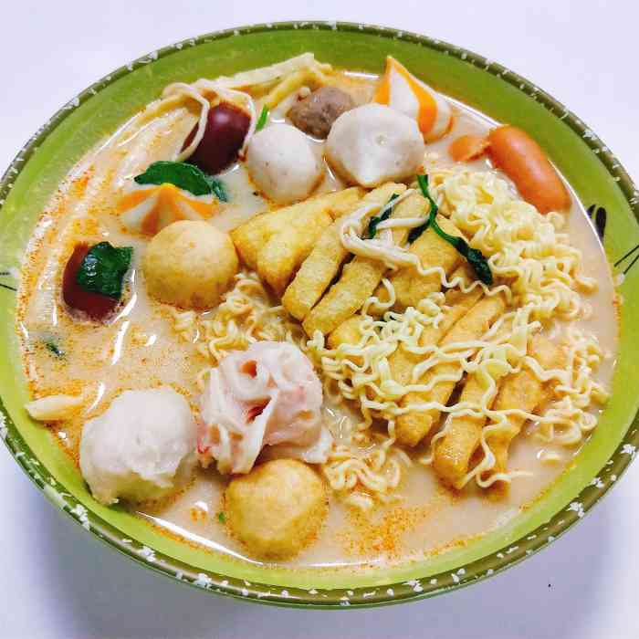 周洋麻辣烫-"汤底味道非常好,菜品新鲜,服务态度也是非.