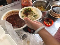 -老字号眼镜子煎包汤包店