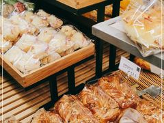 -顶东面包花园·生日蛋糕(世博店)