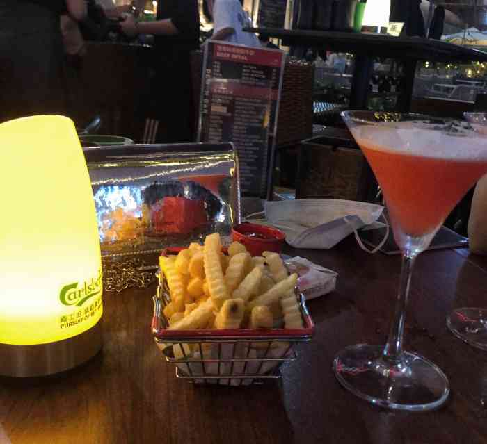 魔王酒吧(皇庭店)-"中午去的有营业但几乎没什么人,之前听说这.