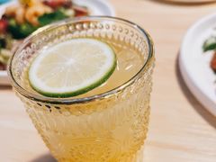 菠萝气泡饮料-城门披萨