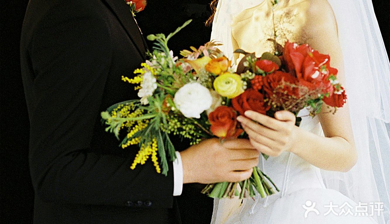 不要看别人拍酷的就要拍酷的,你长一张甜美的娃娃脸