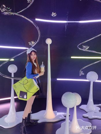 喜茶轻乳茶限时快闪店🧋反重力打卡