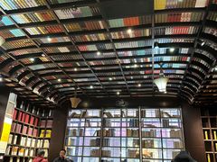 -钟书阁(松江泰晤士小镇店)