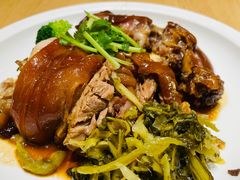 酱肉糯猪手拼四点金-潮巷·老潮汕美食集市(欢乐港湾店)