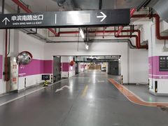 -龙湖虹桥天街-停车场