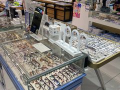 -美式眼镜·授权蔡司.依视路.尼康.豪雅.明月(人民广场店)