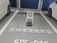 -绿地缤纷城-停车场