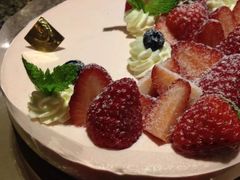 草莓覆盆子芝士蛋糕-花花卷卷·鲜食蛋糕(静安久光百货店)