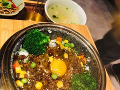 孜然香辣牛肉石锅拌饭-候鸟等风来·精致西厨(万科第五城店)
