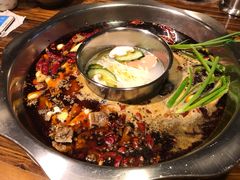 鸳鸯锅-周幺妹重庆老火锅(银泰城总店)