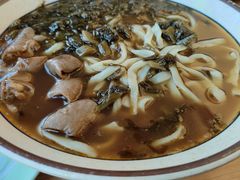 酸菜肥肠面-群姐面馆·海鲜烧烤(同安路二店)