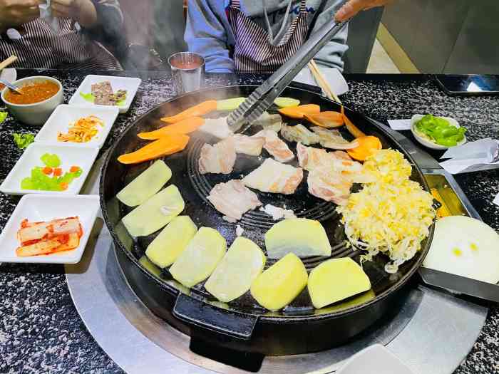 海花锅盖烧烤店(怡馨家园店)-"先说口味,五花肉确实好吃!