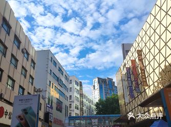 这条商业步行街，我只能用三个字形容:焱