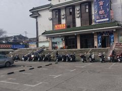 -朱家角影剧院-地面停车场