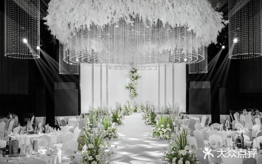 最受欢迎的韩式白绿色婚礼