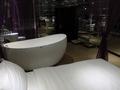 -天鹅恋主题酒店(光谷广场步行街店)