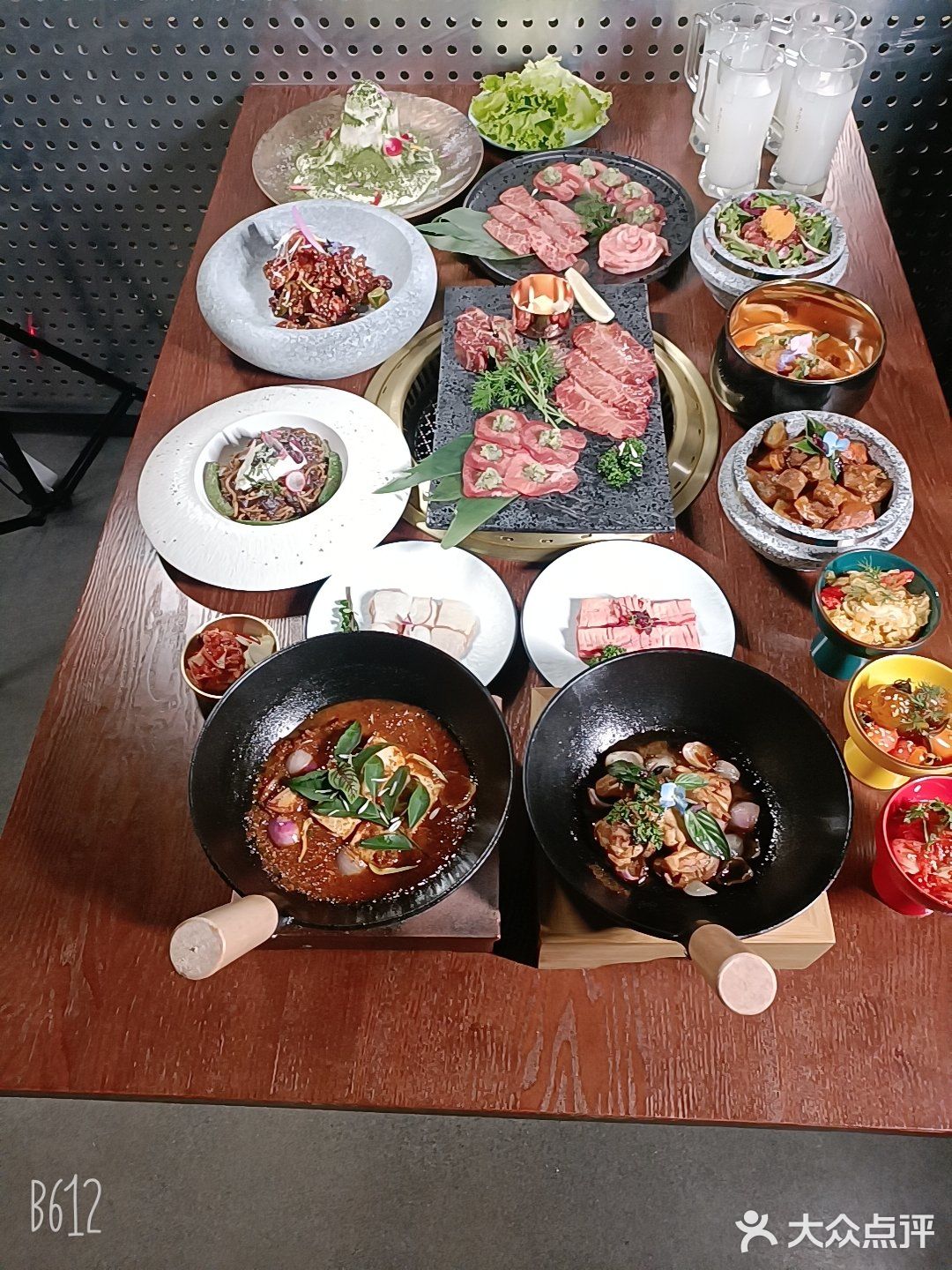 食物出现在口腔里，就像爱情出现在青春里