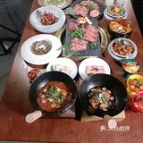 食物出现在口腔里，就像爱情出现在青春里
