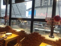 靠窗位-么肆烤肉·中式自助·烤肉大排档(街道口季佳PAI店)