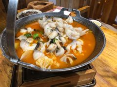 思茅酸汤鱼片-老滇山寨•云南特色菜•地方菜•民族风情歌舞表演(金碧店)