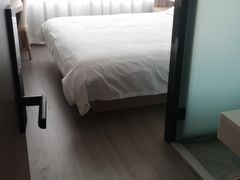 -肯定精品酒店(南京龙江地铁站省妇幼保健院南门店)