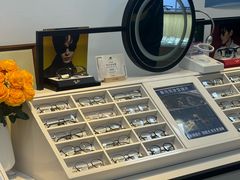-天空之镜眼镜店蔡司依视路配镜授权零售店(望京颐堤港店)