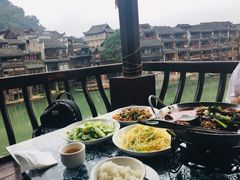 景观位-临江餐馆二楼美食部落