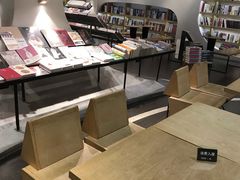 -钟书阁(珍园店)