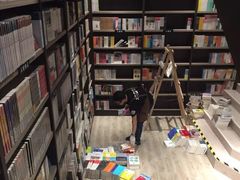 -钟书阁(群光广场店)