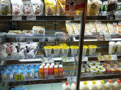 面包甜点陈列柜-一鸣真鲜奶吧(云南路地铁站店)