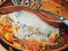 -洱火云南酸菜牛肉火锅(石景山当代商城店)