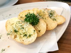 蒜香面包-Chom Cafe and Restaurant