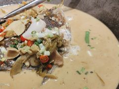 煎香酸菜半边鱼-渔悦潇湘·酸菜煮鱼(岳麓山店)
