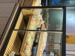 面包甜点陈列柜-顶东面包花园·生日蛋糕(世博店)