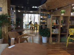 -新华里咖啡书吧(新华书店小寨店)