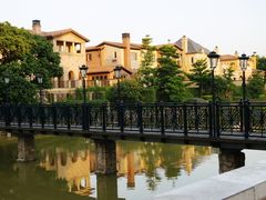 酒店隔河对岸的欧式别墅-中旅阿那亚九龙湖·公主酒店