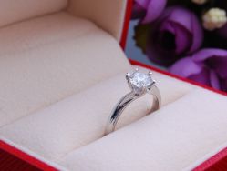 -威德钻石-克拉钻大本营(南京东路店)