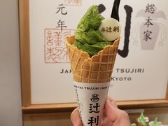 抹茶冰淇淋蛋筒-辻利茶铺(銀座店)