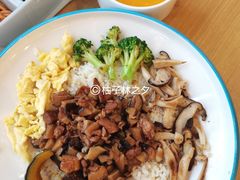 -汽车博物馆主题餐厅