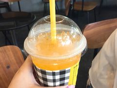 -莓园冰淇淋店