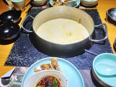 -洪氏嗨捞·广东猪肚鸡·椰子鸡火锅(西咸万象城店)