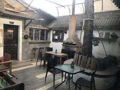 露天位-脚下咖啡·CHILL酒馆(灵光东巷店)