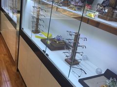 -MiRi眼镜连锁·蔡司·尼康控优点合作店(莘庄店)