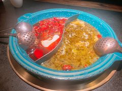 鸳鸯锅（酸菜酥肉豆花锅红锅）-吼堂老火锅(太古里总店)