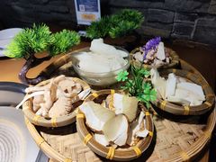 -菌彩云南野生菌火锅(万达广场店)
